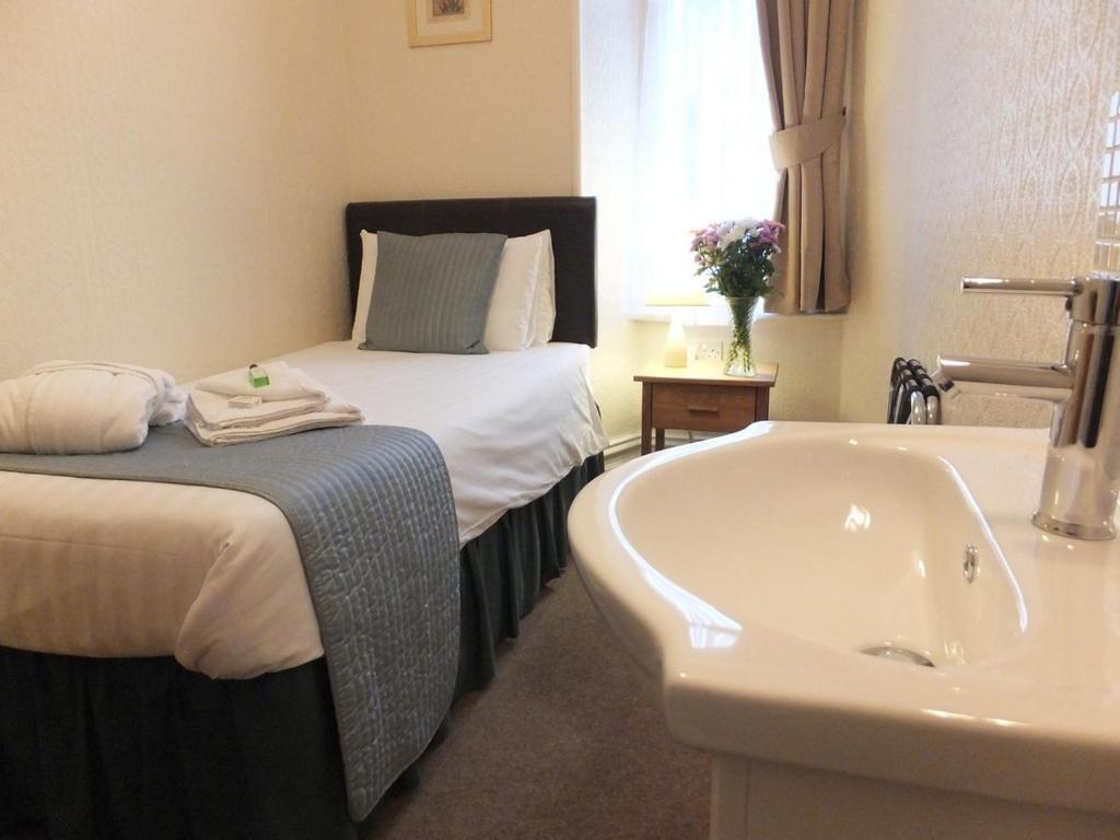 Holmlea Guest House Exclusively For Adults 温德米尔 外观 照片
