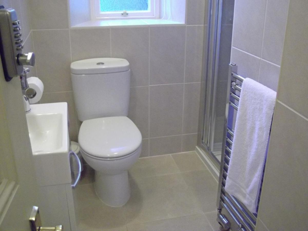 Holmlea Guest House Exclusively For Adults 温德米尔 外观 照片